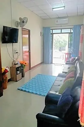 2 Bedrooms House