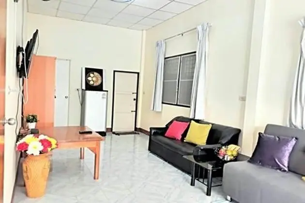2 Bedrooms House