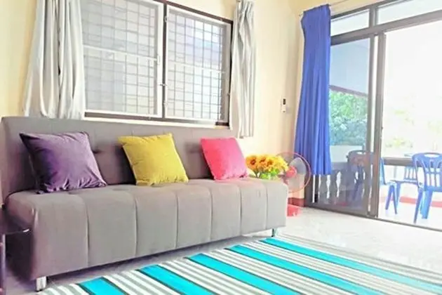 2 Bedrooms House