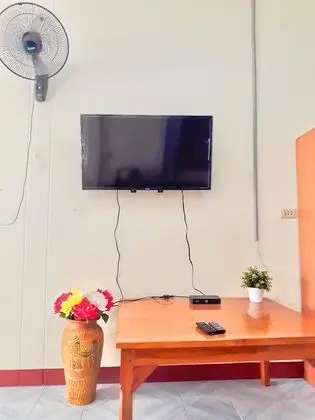 2 Bedrooms House