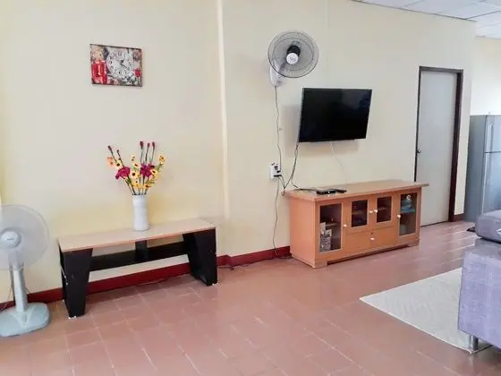3 Bedrooms House