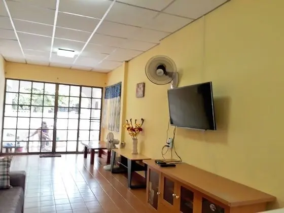 3 Bedrooms House