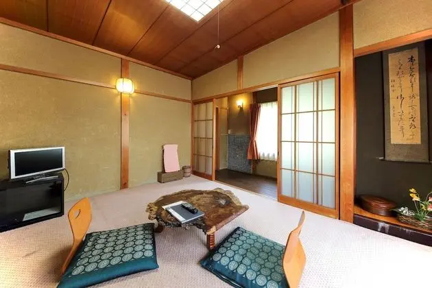 Traditional Oda (Japanese-Style, 6 Tatami, Older Bldg)