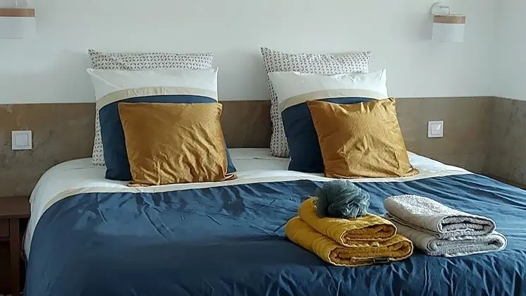 Dört Kişilik Oda, Sigara İçilmez, Havuz Manzaralı