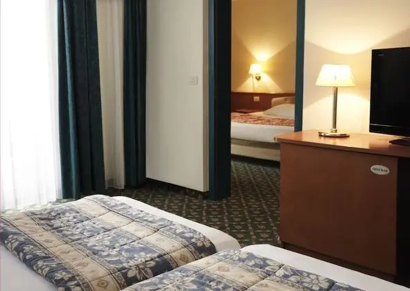 Family Oda, 1 Çift Kişilik Yatak ve Çekyat