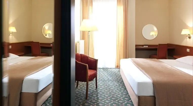 Tek Büyük veya İki Ayrı Yataklı Oda, 1 Çift Kişilik Yatak