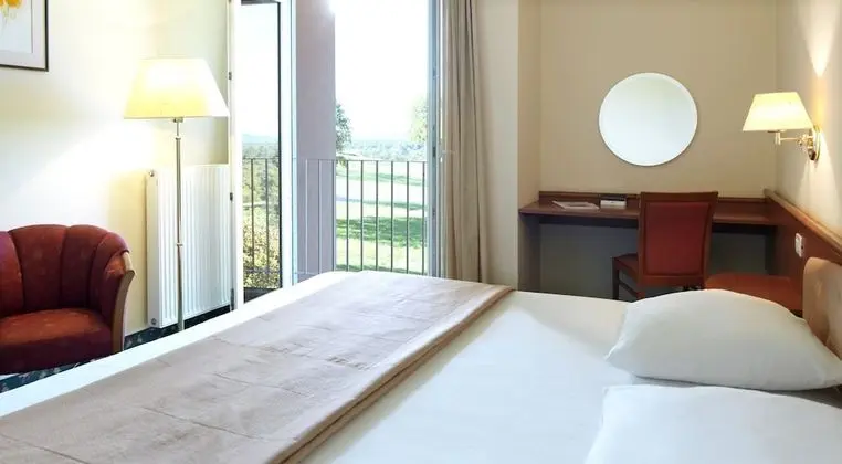 Tek Büyük veya İki Ayrı Yataklı Oda, 1 Çift Kişilik Yatak