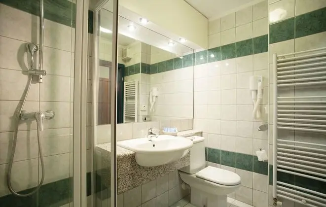 Tek Büyük veya İki Ayrı Yataklı Oda, 1 Çift Kişilik Yatak