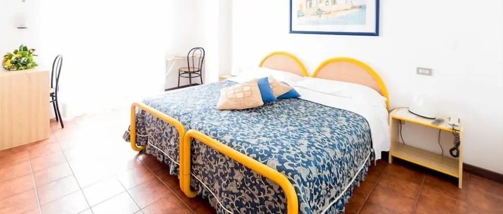 Büyük Yataklı Tek Kişilik Oda