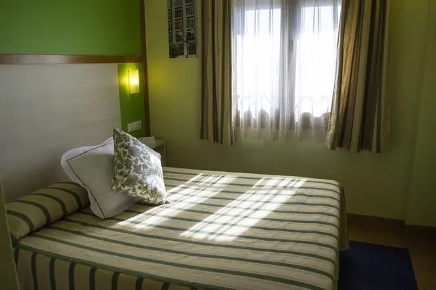 Büyük Yataklı Tek Kişilik Oda