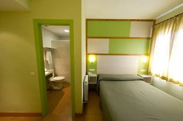 Büyük Yataklı Tek Kişilik Oda