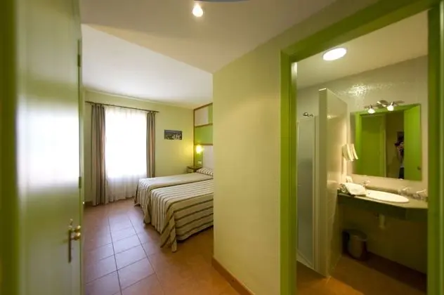 Büyük Yataklı Tek Kişilik Oda