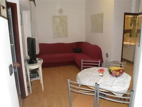 Apart Daire (Maestro - 30m from the beach & parkin)