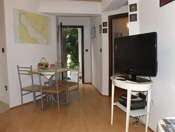 Apart Daire (Maestro - 30m from the beach & parkin)