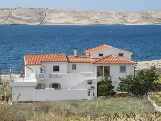 Apart Daire (Maestro - 30m from the beach & parkin)