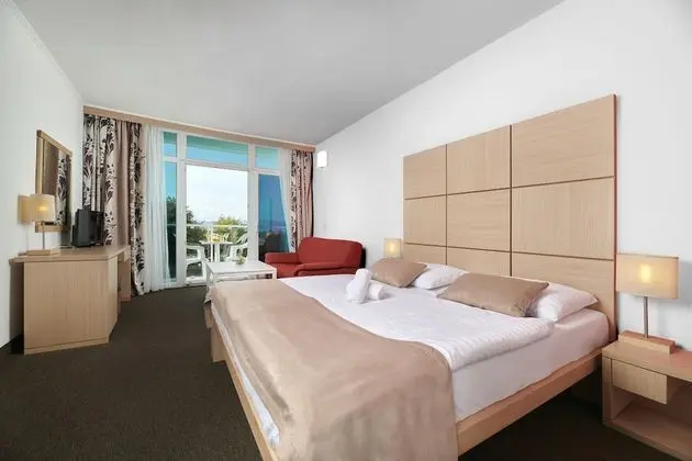 Superior junior suite with seaside balcony