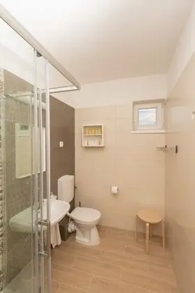 Üç Kişilik Oda, Göl Manzaralı