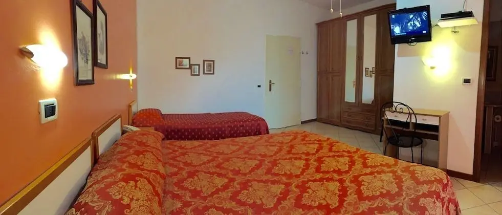 Üç Kişilik Oda, Balkon, Şehir Manzaralı