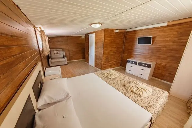 Standard Üç Kişilik Oda, Kısmi Deniz Manzaralı, Köşe
