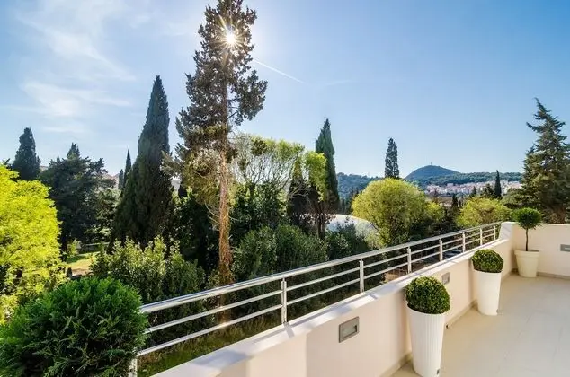 Deluxe Apart Daire, Bahçe Manzaralı