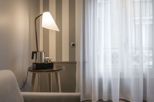 Junior Süit, 1 Büyük (Queen) Boy Yatak ve Çekyat