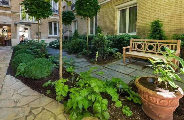 Junior Süit, 1 Büyük (Queen) Boy Yatak ve Çekyat