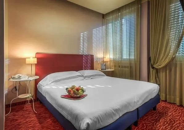 Büyük Yataklı Tek Kişilik Oda