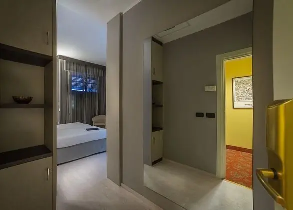 Büyük Yataklı Tek Kişilik Oda