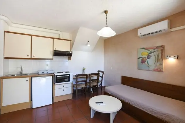 One Bedroom Apartment Upper Floor