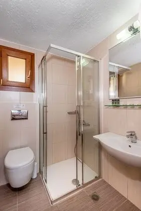 One Bedroom Apartment Upper Floor