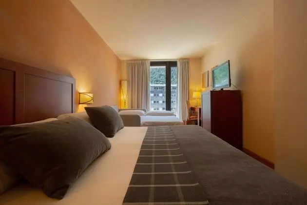 Dört Kişilik Oda (3 Adults + 1 Child)