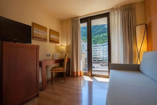 Dört Kişilik Oda (3 Adults + 1 Child)