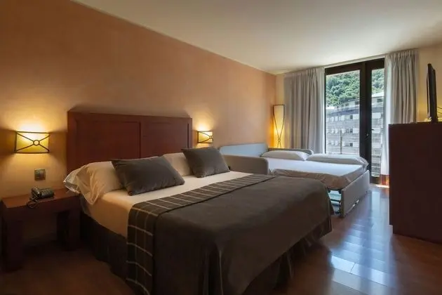 Dört Kişilik Oda (3 Adults + 1 Child)