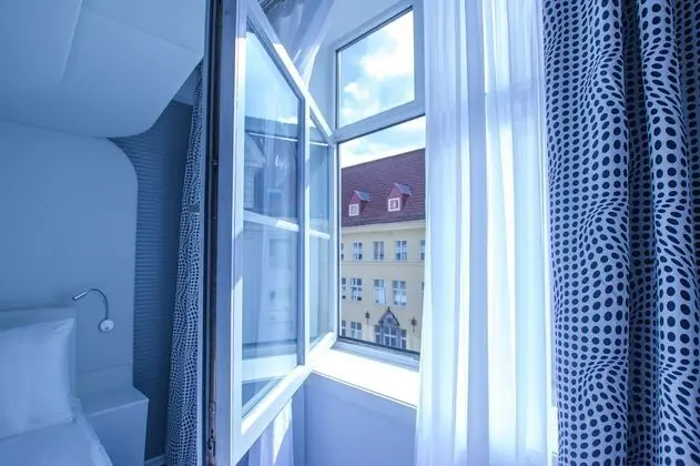 Standard Medium Atrium