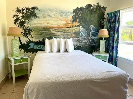 Deluxe 2 Room Suite with Two Queen Beds and Kitchen