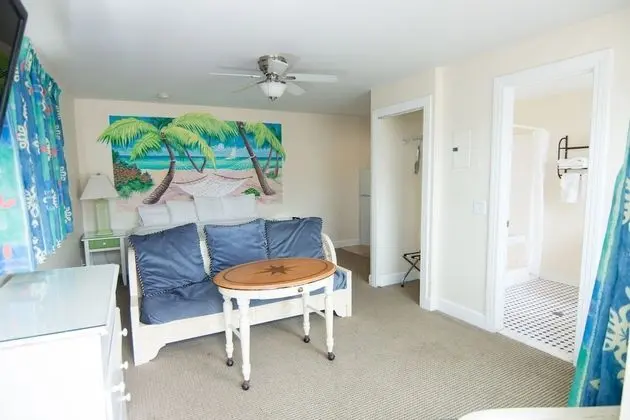 Deluxe Room with King Bed, Limited Ocean View, Balcony and Whirlpool Spa Tub