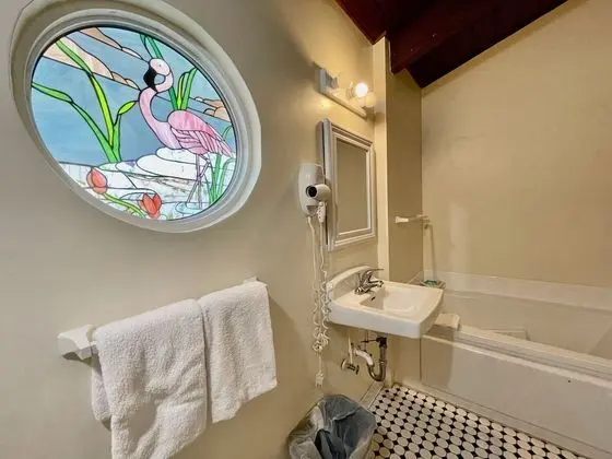 Deluxe Room with King Bed, Limited Ocean View, Balcony and Whirlpool Spa Tub