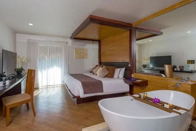 Master Suite with Buffet Breakfast and Spa Access