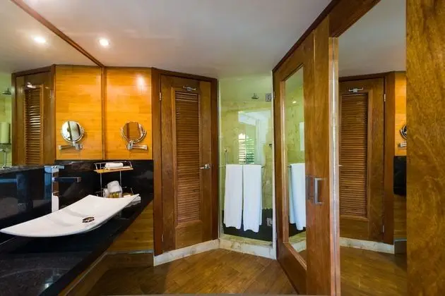 Master Suite with Buffet Breakfast and Spa Access