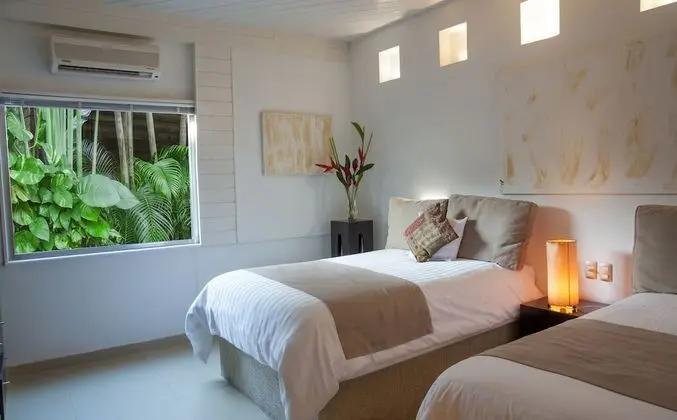 Two Double Beds with Buffet Breakfast, Spa Access and Daily Massage for Couples