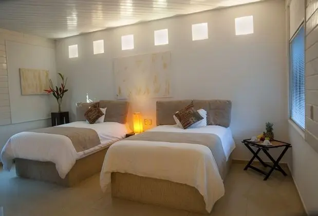 Two Double Beds with Buffet Breakfast, Spa Access and Daily Massage for Couples