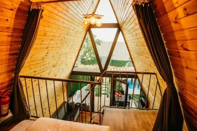 Bungalow 2+1 Oda, Dağ Manzaralı, Isıtmalı Özel Havuzlu