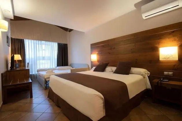 Dört Kişilik Oda (3 Adults + 1 Child)