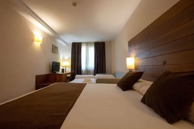 Dört Kişilik Oda (3 Adults + 1 Child)