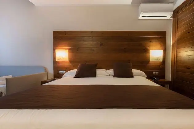Dört Kişilik Oda (3 Adults + 1 Child)