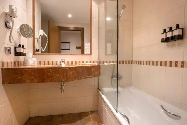 Dört Kişilik Oda (3 Adults + 1 Child)