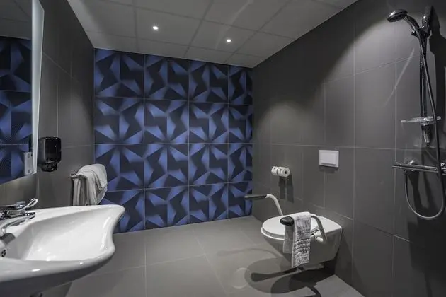 Engellilere uygun banyo