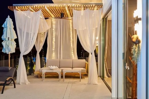 Honeymoon Private Swimming pool Sea view Suite