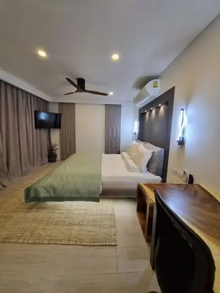 Sunrise Private Spa Suite
