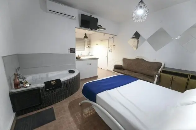 Deluxe Süit, 1 Yatak Odası, Sıcak Su Havuzu, Bahçe Manzaralı